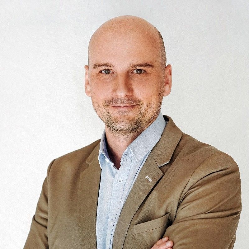 /images/default-avatar.png