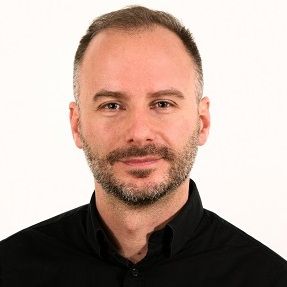/images/default-avatar.png