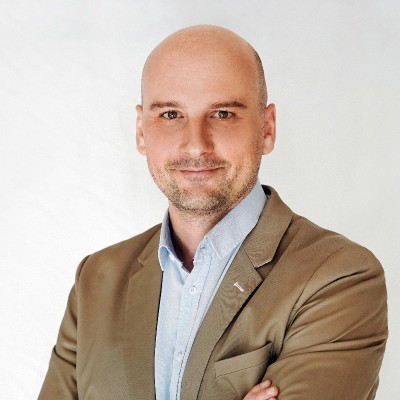 /images/default-avatar.png