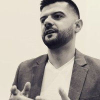 /images/default-avatar.png